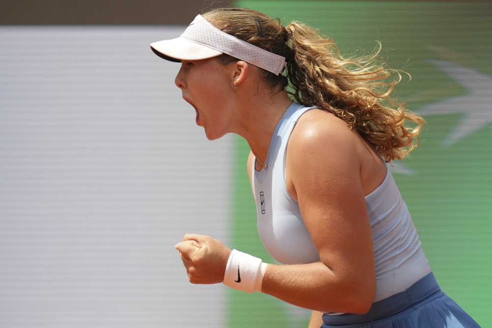 赛场背后的 赛场背后的